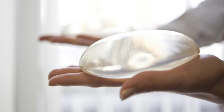 riesgo contractura gel silicona cohesivo implante mamario